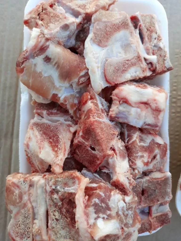 Фотография продукта Рагу свиное мясо/кость 40/60 (в наличии)